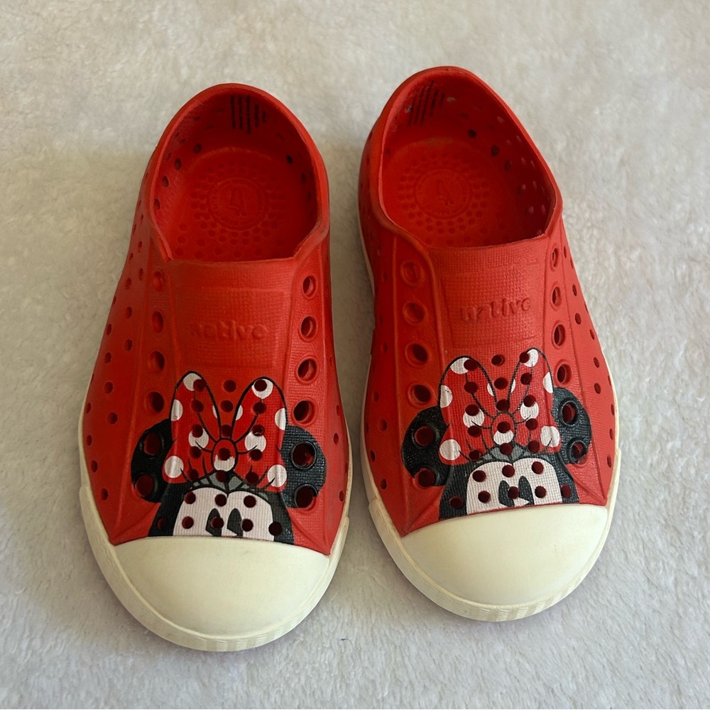 Native Minnie Mouse red Jefferson slip on sneaker shoe, baby toddler size 6